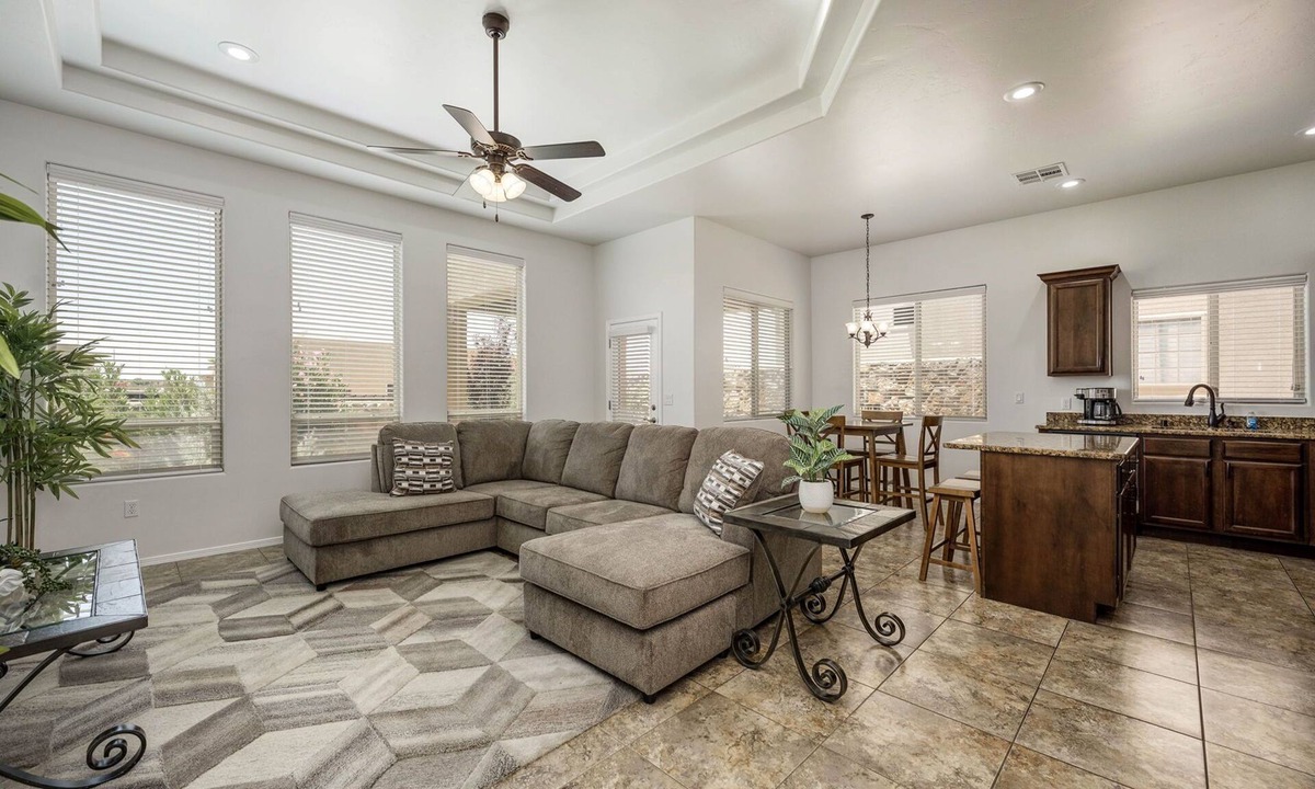 Las Cruces House | House with Community Pool and Putting Green