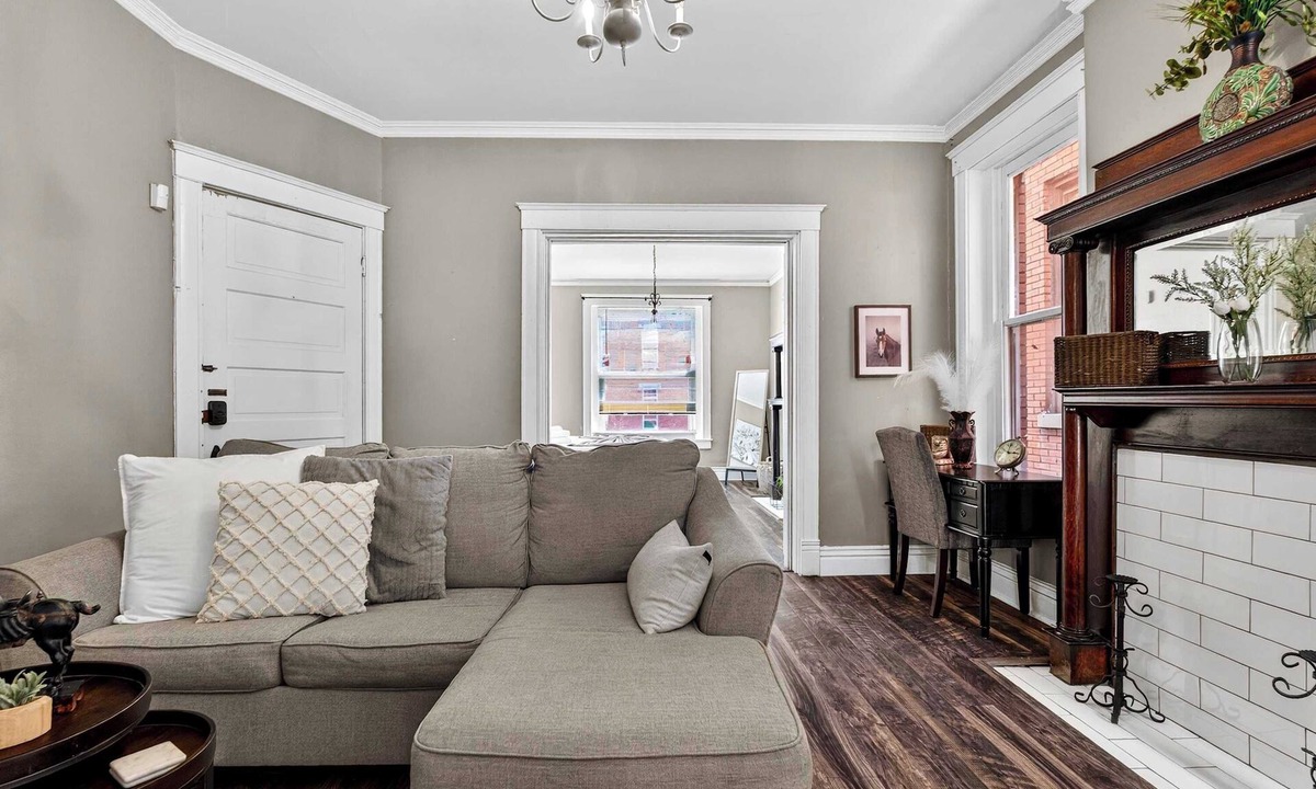 Old Louisville Apartment | Iconic Old Louisville apartment near Downtown!