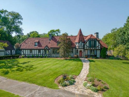 Inglewood House | Ivy Hall Home - Great Location!