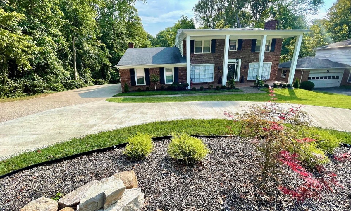 Buechel House | Kentucky Derby Rental. Premier location, fantastic classic home