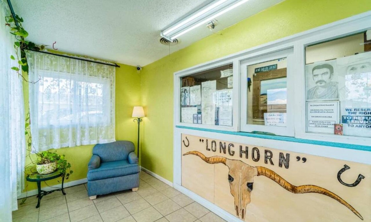 Boise City Apartment | King Bed | Non-Smoking