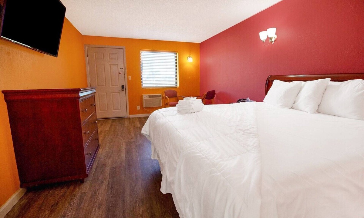 Seiling Apartment | King Bed Non-Smoking