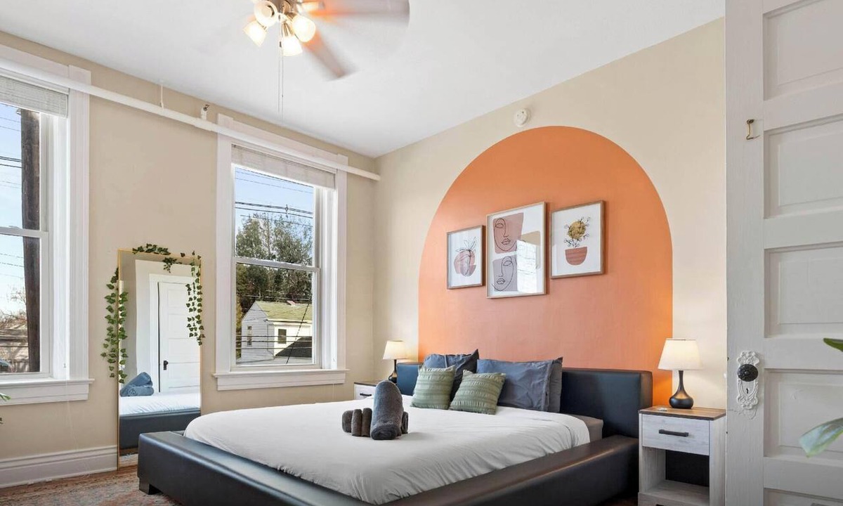 Shelby Park Apartment | KING Sleep8 4Bed 3BR 2BA Swepson Domestique 201