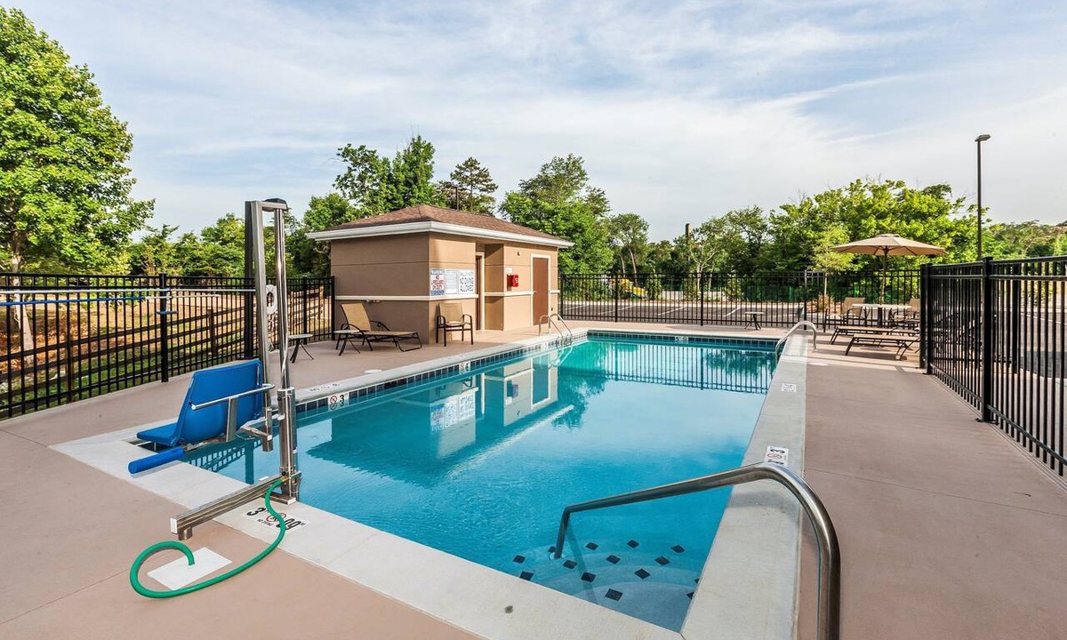 Farragut Apartment | King Studio w/Pond View | Free Breakfast + Pool