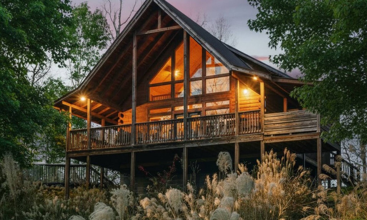 Rogers Cabin | Klyfta Haus 4 BR Lakeview Fishing Hot Tub EV Charger