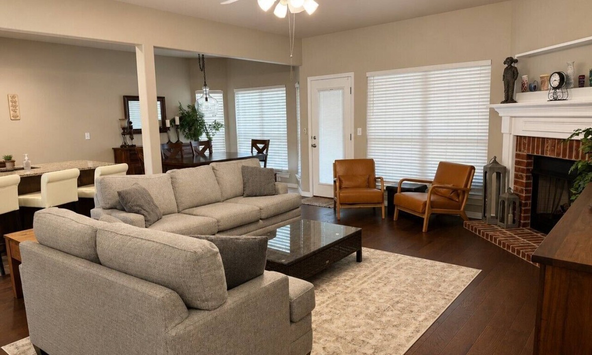 Jenks House | La Fleur Jenks | 5BR Near Tulsa & Tanger Outlets