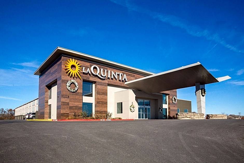 Branson Theater District Hotel | La Quinta Inn & Suites by Wyndham Branson