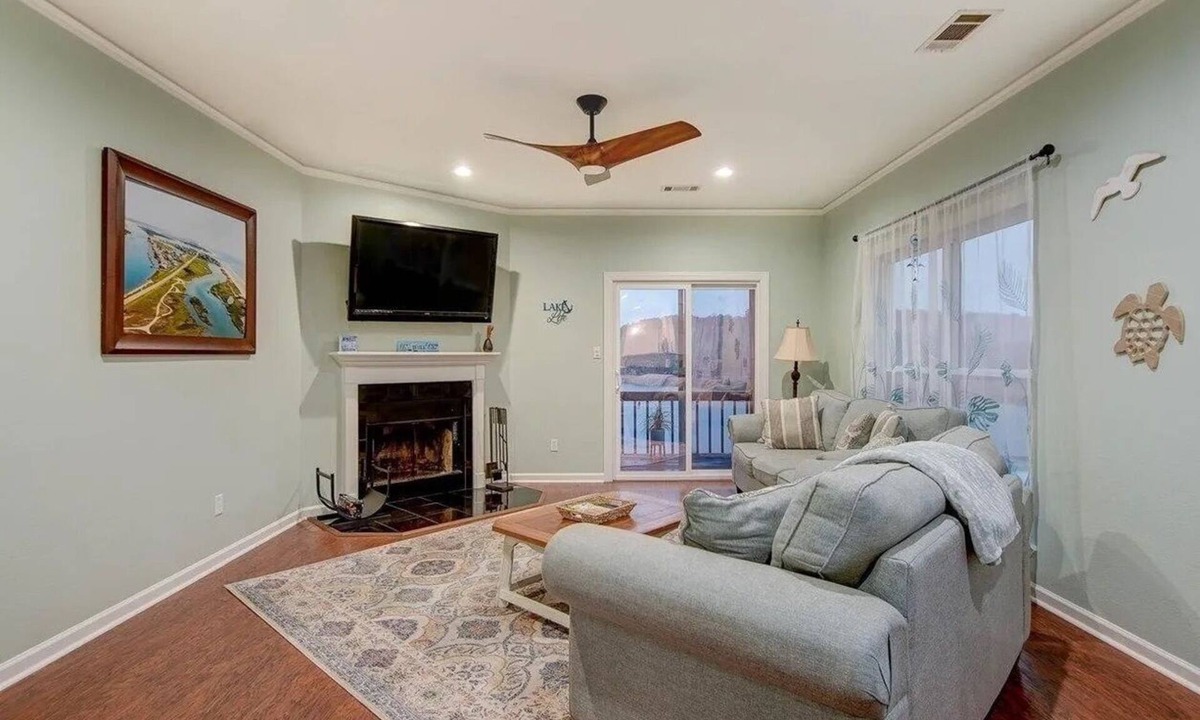 Jones Mills Apartment | Lake Catherine 2 Bedroom w. Ensuite Bath, Incredible Lake views 2 car garage