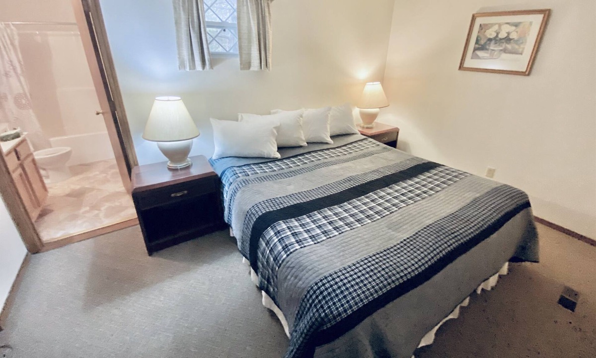 Indian Point House | Lake Lodge 41 - Resort Next to Silver Dollar City!