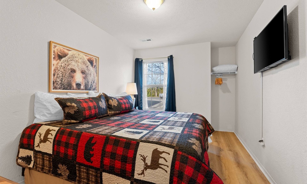 Indian Point House | Lake Lodge E - Resort Next to Silver Dollar City!