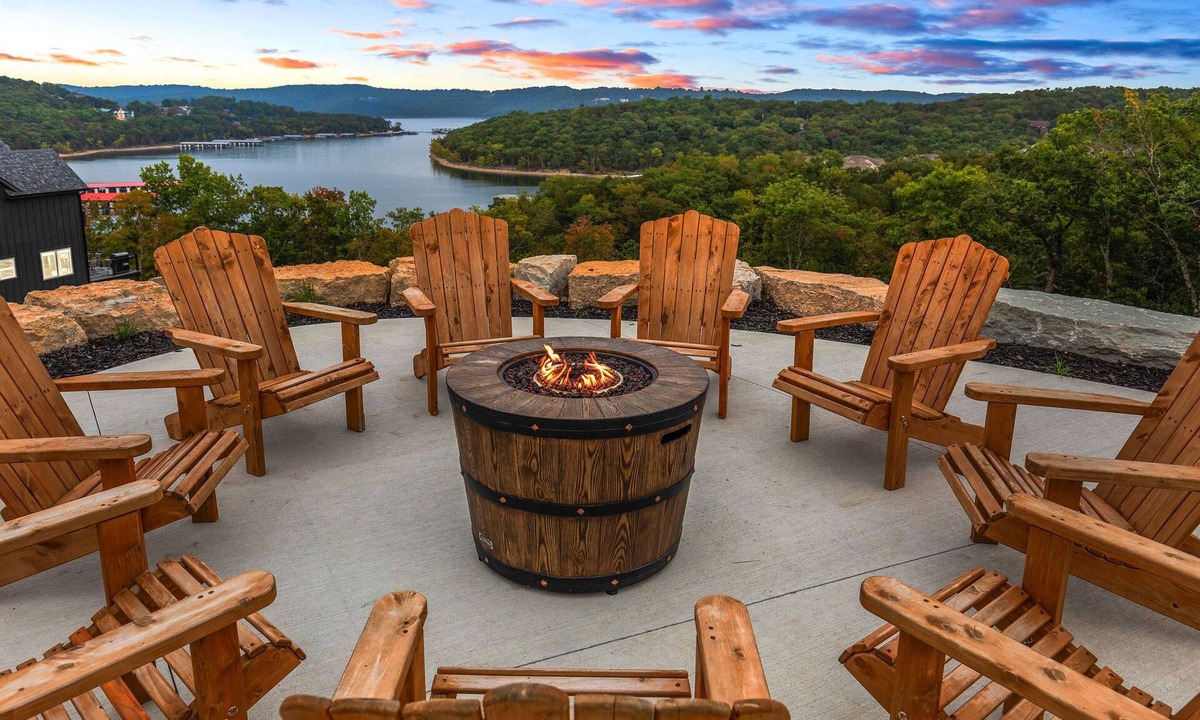 Kimberling City House | Lakefront Private Home FREE Mini Golf, Pickleball, Pools, Dock Toys The Best Family Getaway!
