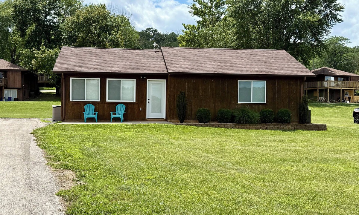 Van Buren Cabin | Lakeside Cabin at Deer Run by Stay Current River
