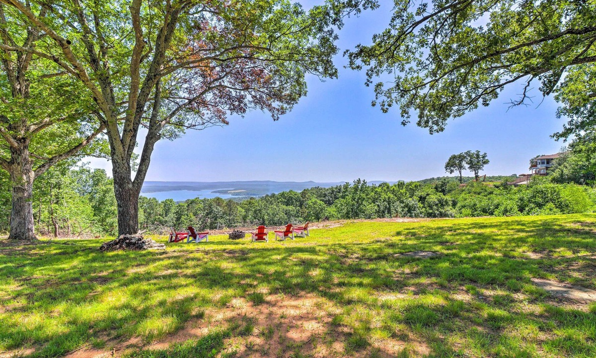 Edgemont House | Lakeview Edgemont Escape w/Fire Pit + Grill!