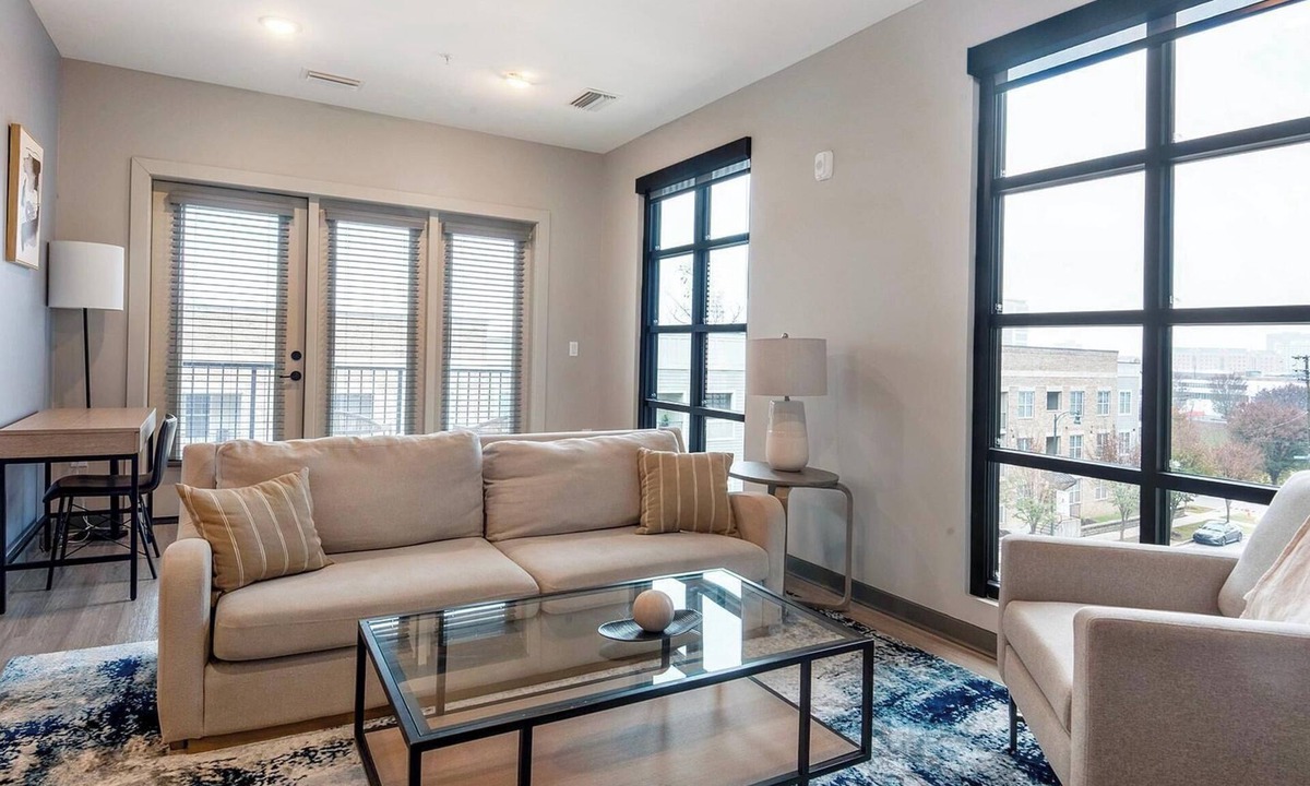 Pinch District Apartment | Landing | Amazing 1BD, Pool, Gym