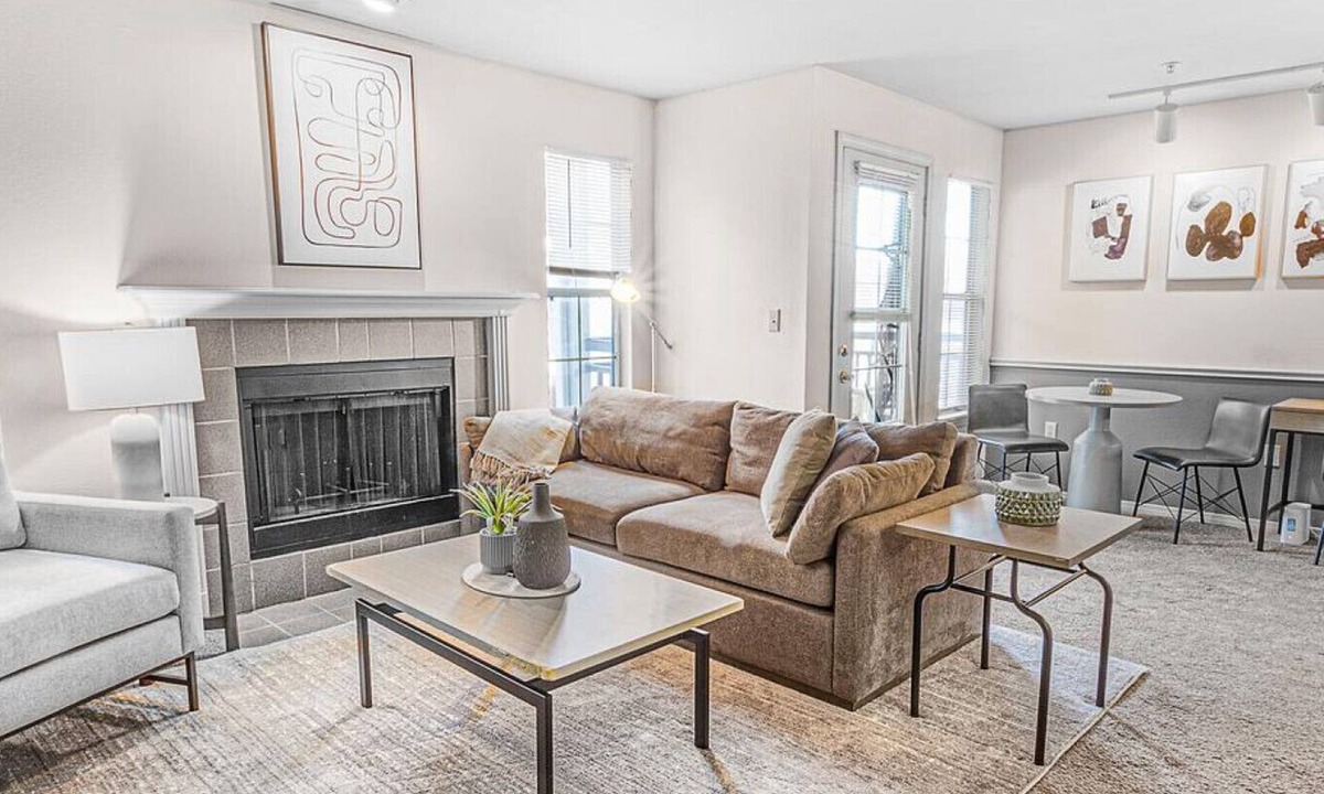 Wichita Apartment | Landing at Crown Chase Apartments - 1 Bedroom in Downtown Wichita