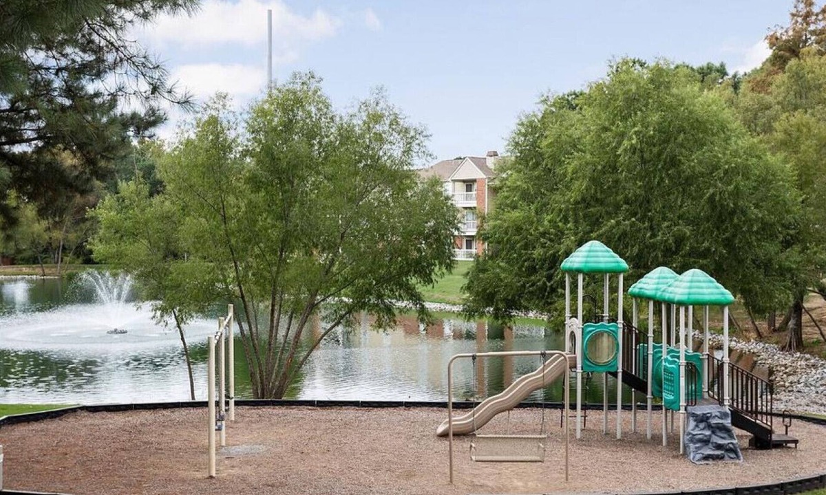 Cordova Apartment | Landing at Stonebridge Crossing Apartment Homes - 3 Bedrooms in Downtown Cordova