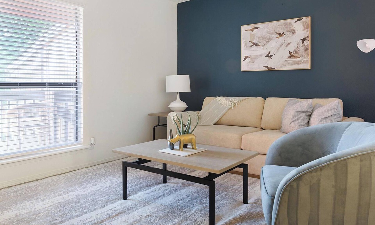 South Tulsa Apartment | Landing | Beautiful 1BD, Pool, Clubhouse