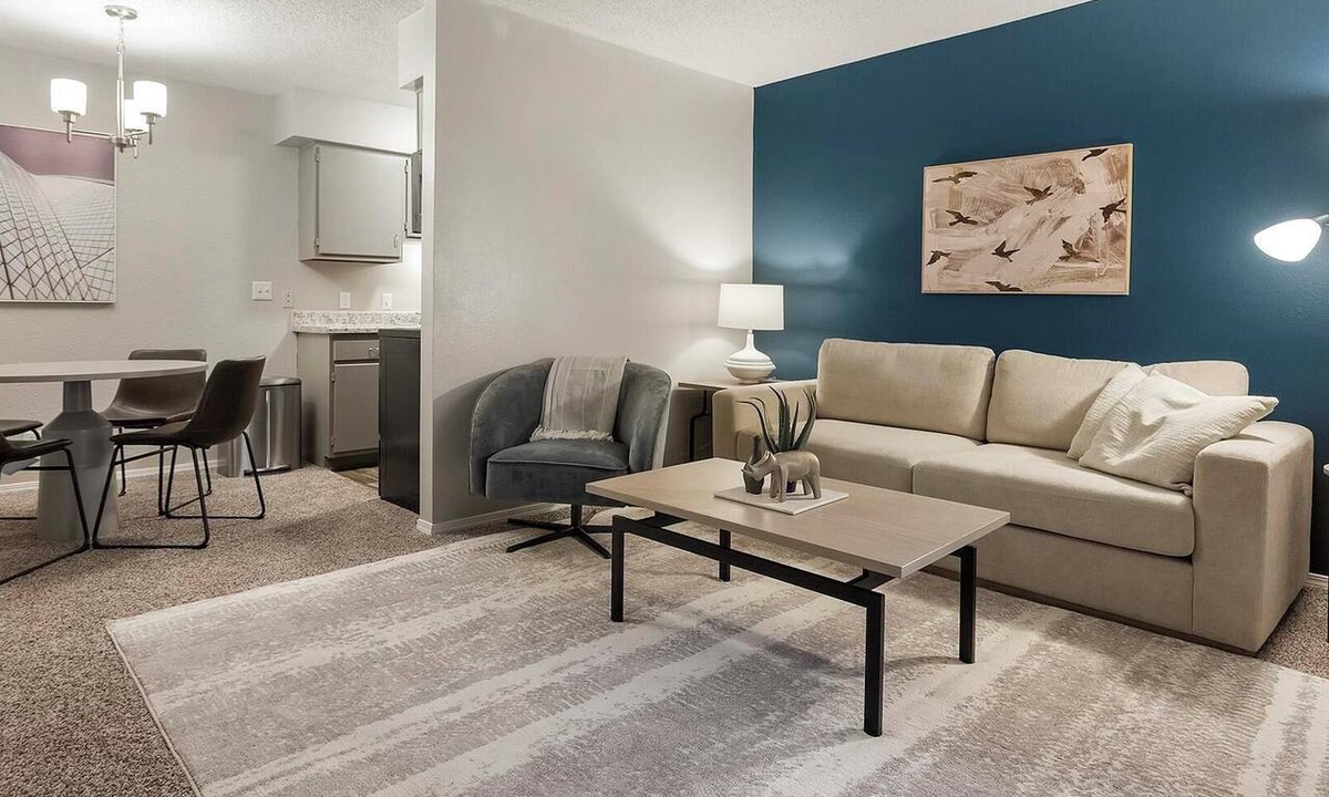 South Tulsa Apartment | Landing | Beautiful 1BD, Pool, Clubhouse