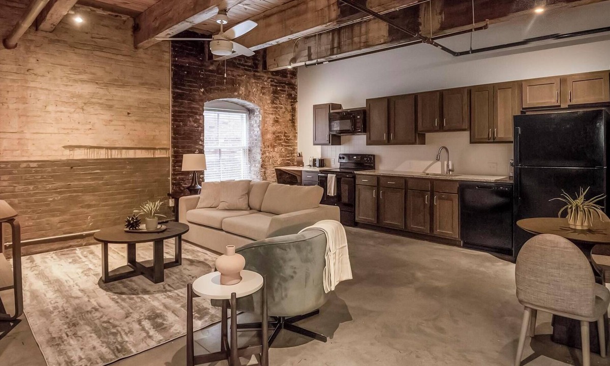 Downtown Memphis Apartment | Landing | Chic 1BD, Courtyard, Gym
