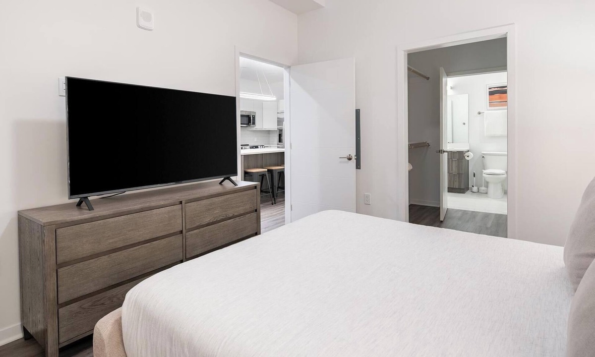 Downtown Kansas City Apartment | Landing | Chic 2BD, Game Room, Yoga Studio