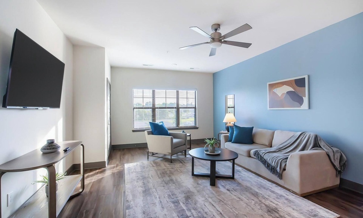 Hurstbourne Apartment | Landing | Modern 1BD, Gym, Clubhouse