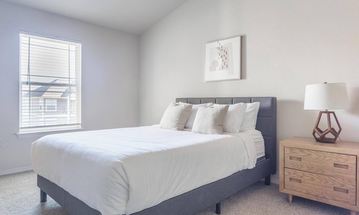 Broken Arrow Apartment | Landing | Spectacular 1BD, Pool, Courtyard