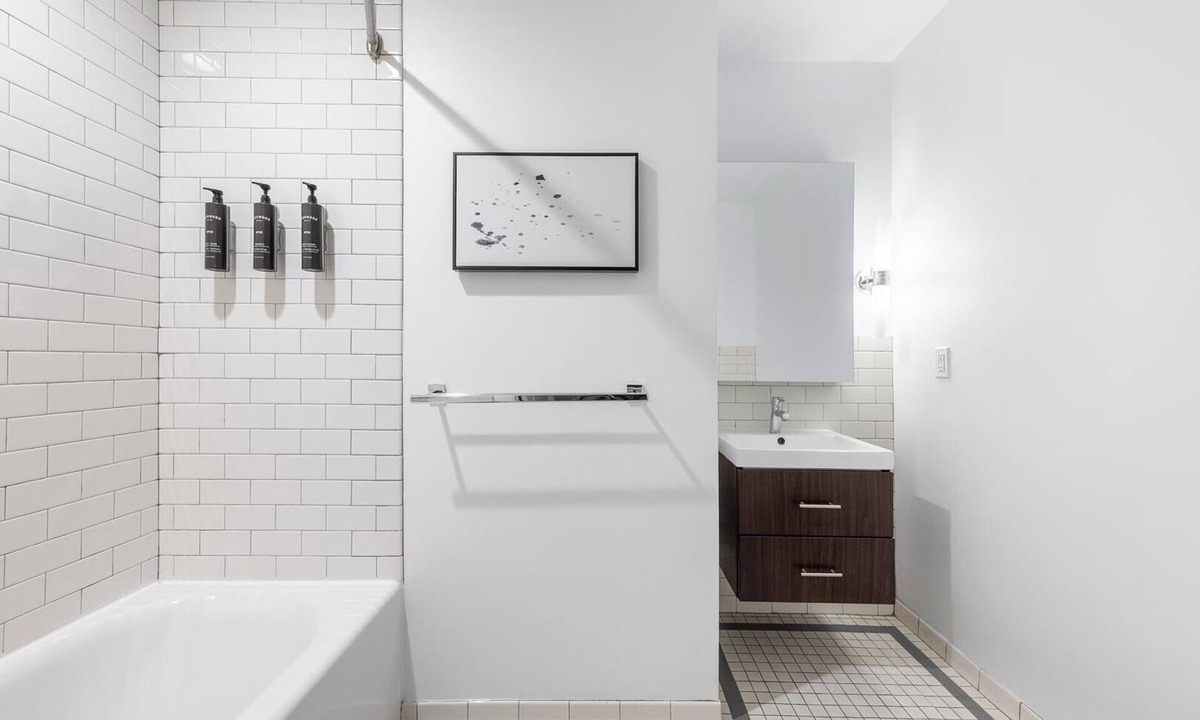 Financial District Apartment | Landing | Spectacular 2BD, Pool, Game Room