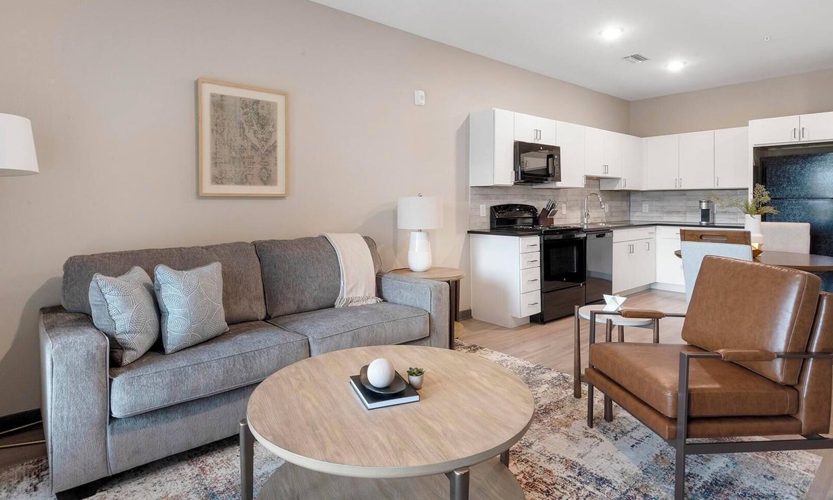 Pinch District Apartment | Landing | Stunning 1BD, Pool, Gym