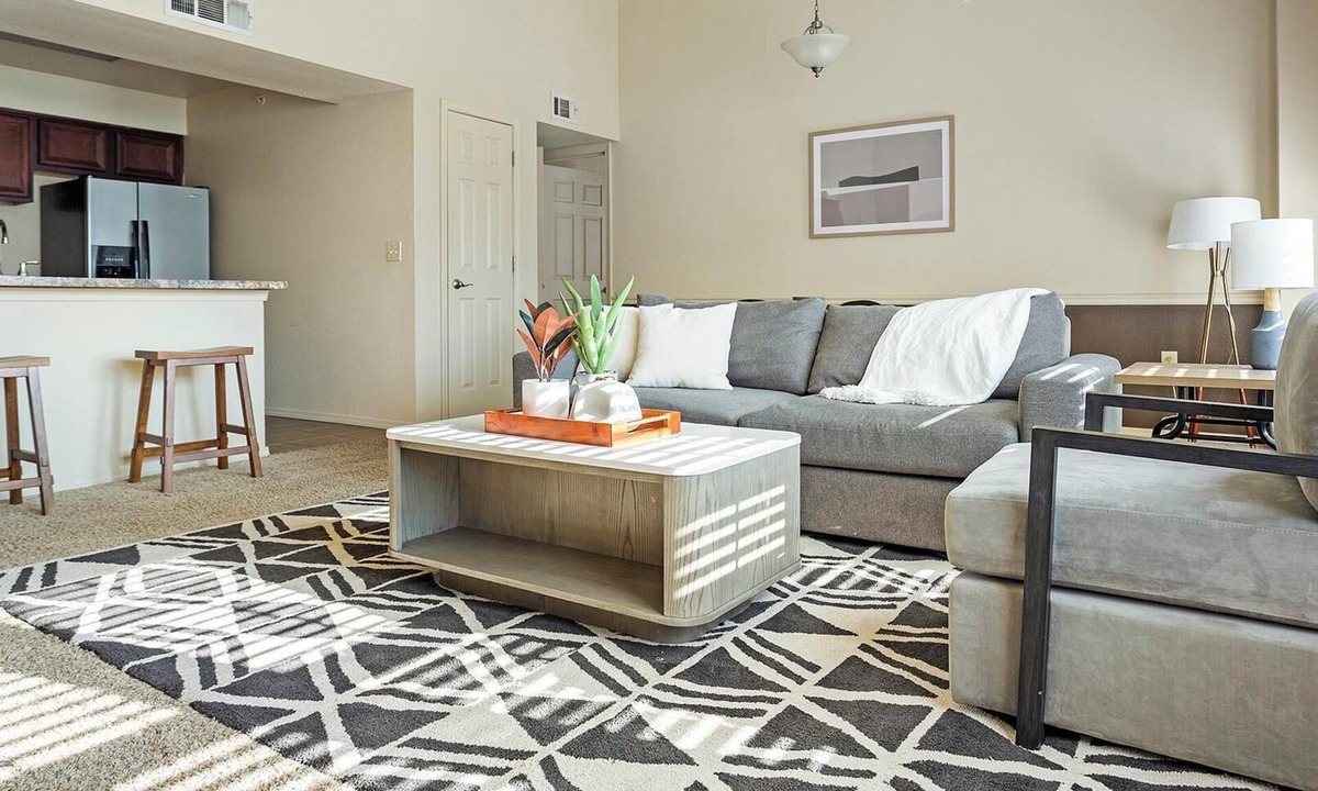 Broken Arrow Apartment | Landing | Stylish 2BD, Pool, Gym