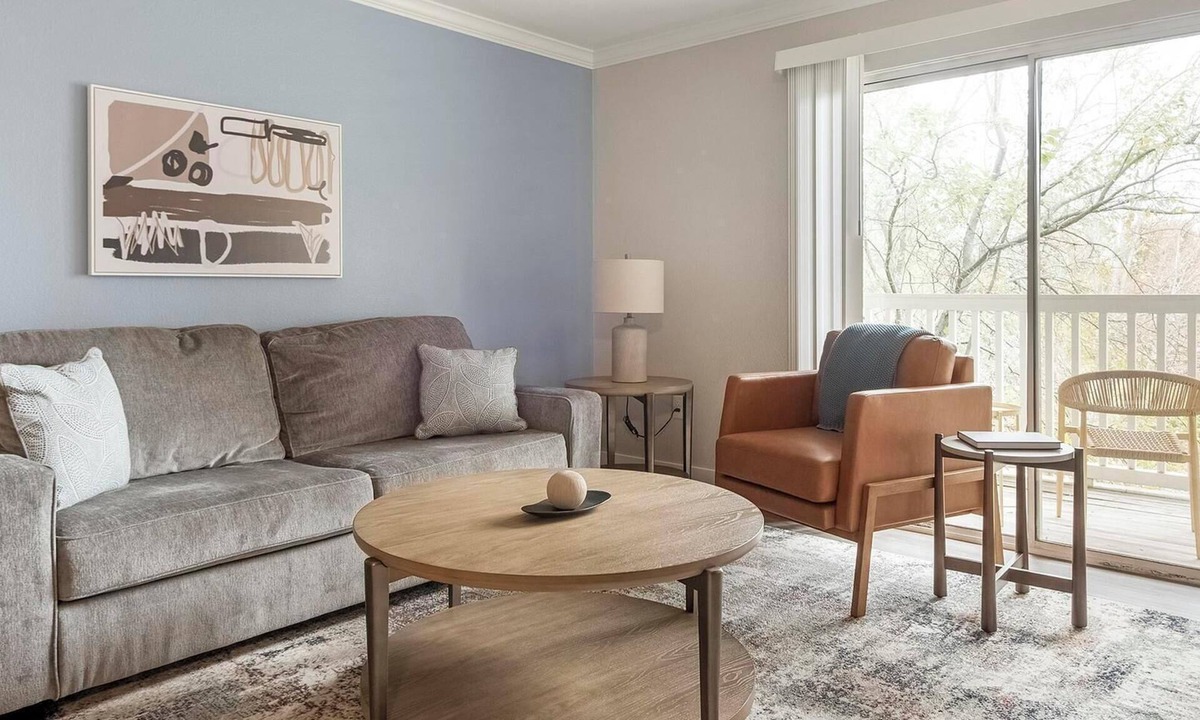 Eureka Apartment | Landing | Stylish 2BD, Clubhouse, Gym
