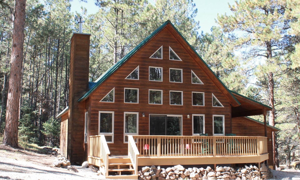 Angel Fire Ski Chalet | Large deck overlooking hiking trail/fiber-optic wifi/short walk to village.