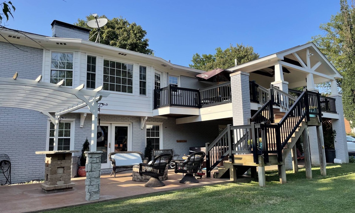 Brownsboro Zorn House | Large Home - Bar - Hot Tub - Private Back Yard