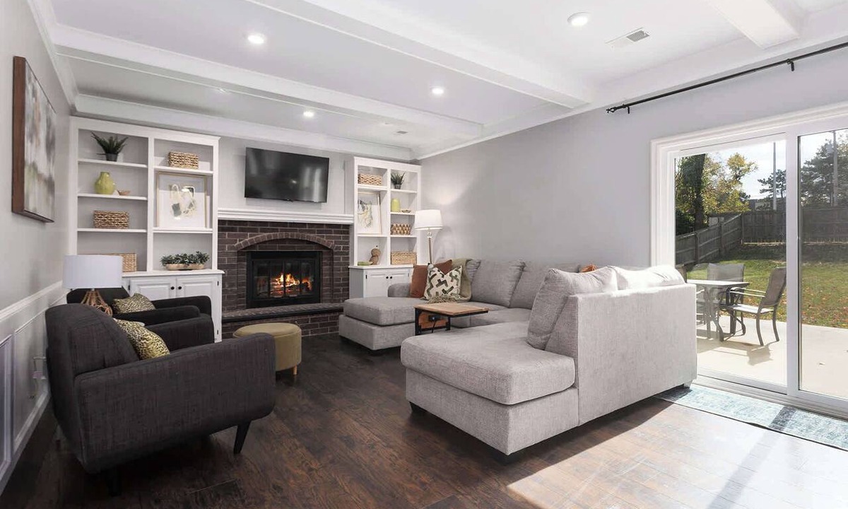 Overland Park House | Large Home Walkable Area Sleeps12+King beds+Tv's