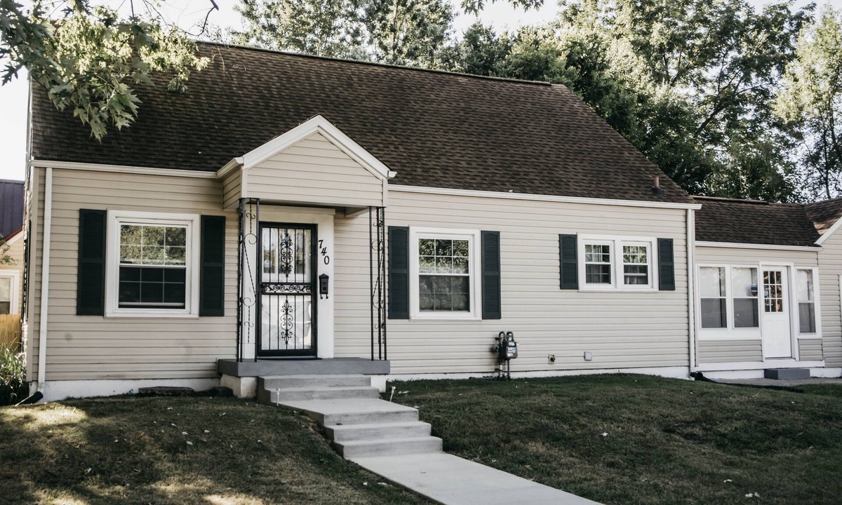 South Louisville House | Less than a mile from KY Derby/Churchill Downs + Sleeps 8!