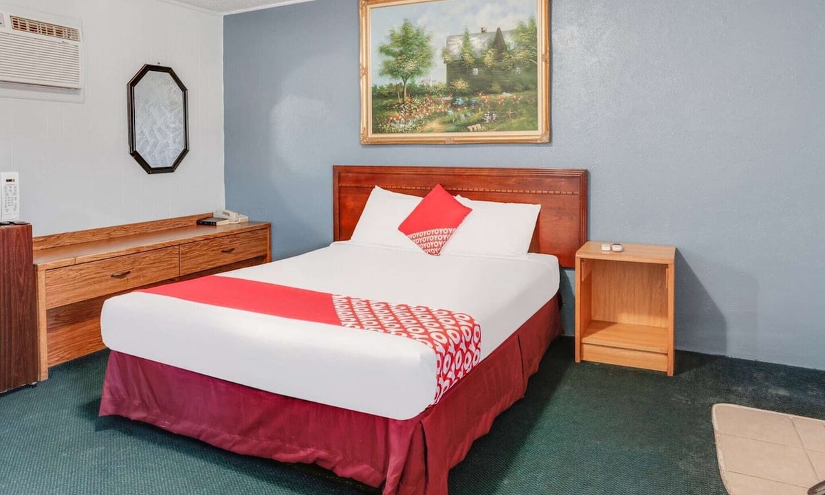 Liberal Apartment | Liberal KS|Queen Bed