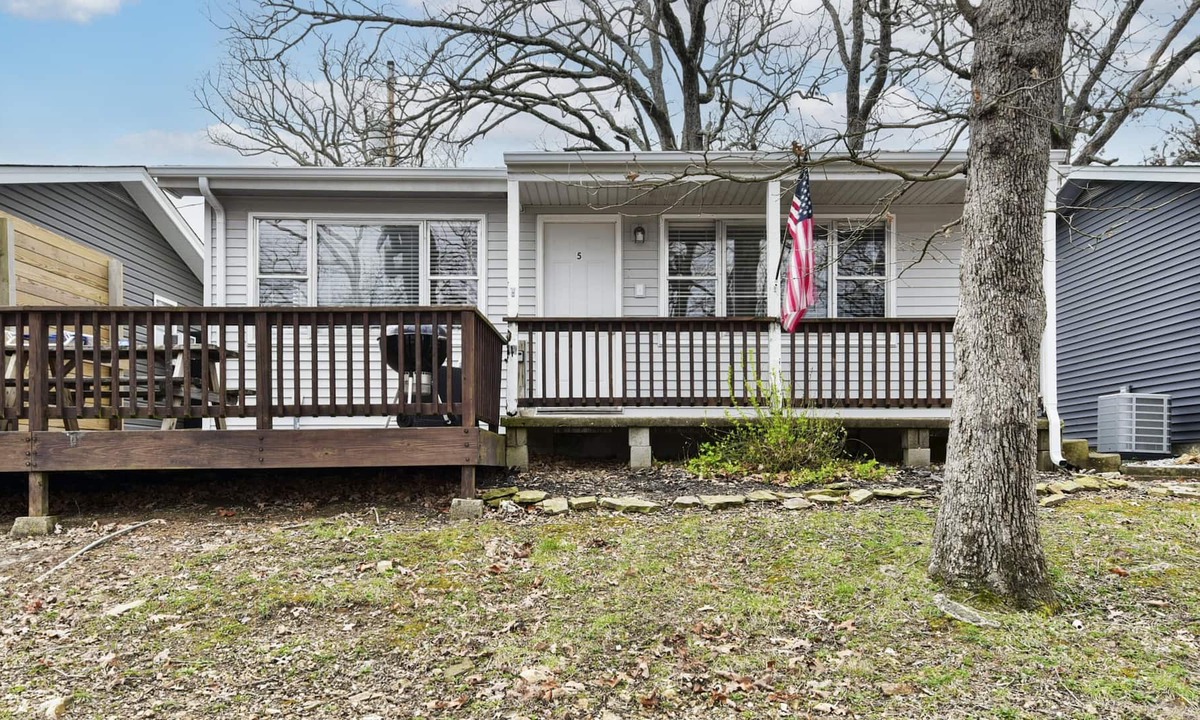 Kimberling City Cabin | Lighthouse 5-5B - Sleep up to 12! On the water - Updated - Slips! Sleep 10