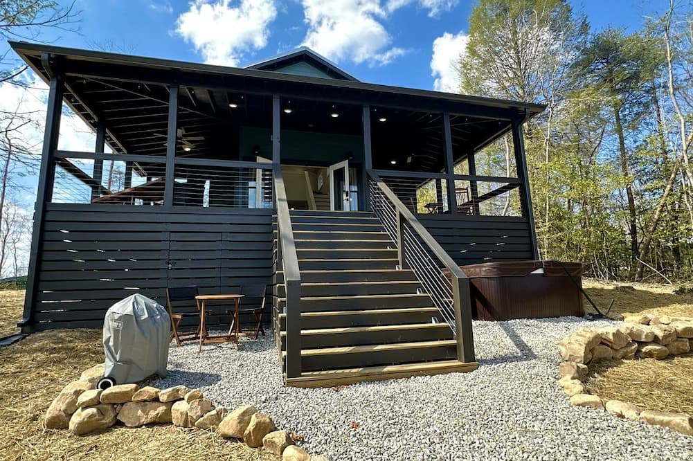 Tracy City Cabin | Lofted Tiny Retreat with Private Lake Dock and Spa in Tennessee