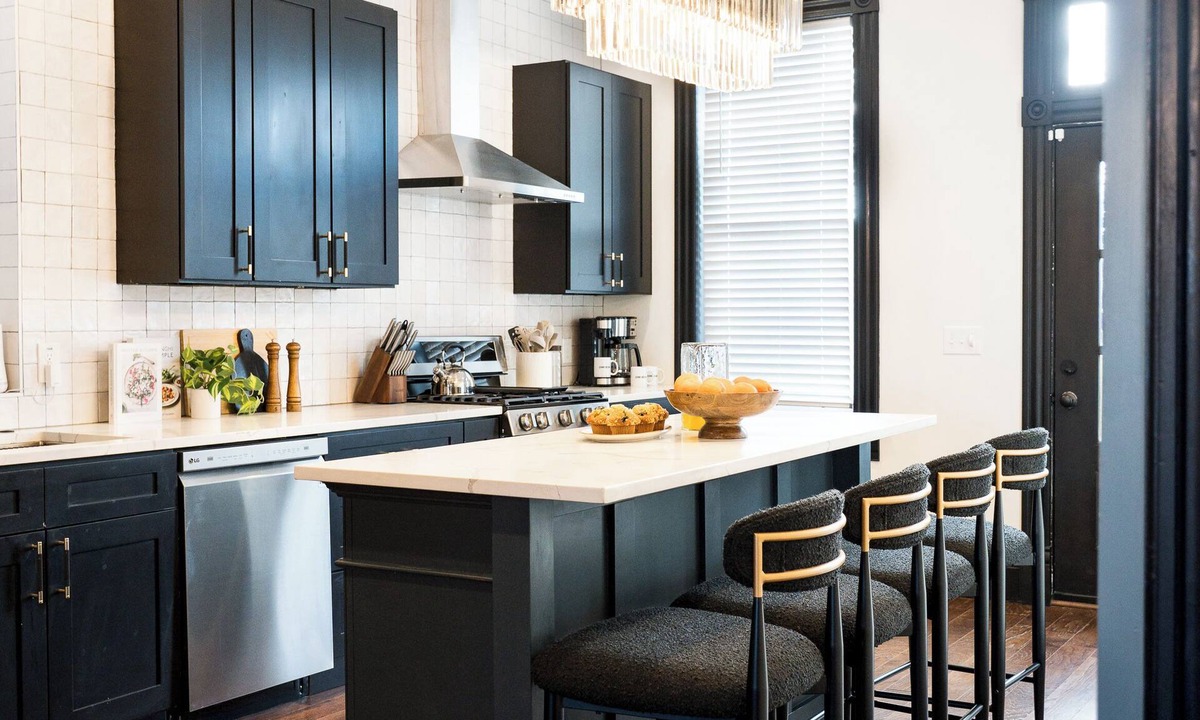 Benton Park West House | Lou Luxe- Speakeasy, EPIC Arcade, Hottub & FirePit