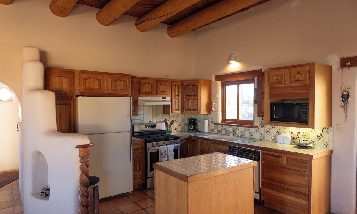 El Prado House | Lovely 2-bedroom adobe home in Taos