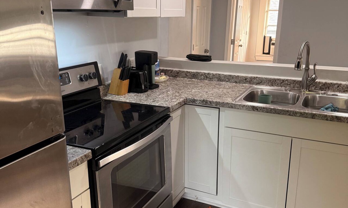 Evergreen House | Lovely 2-bedroom bungalow with AC in vibrant Memphis midtown neighborhood.