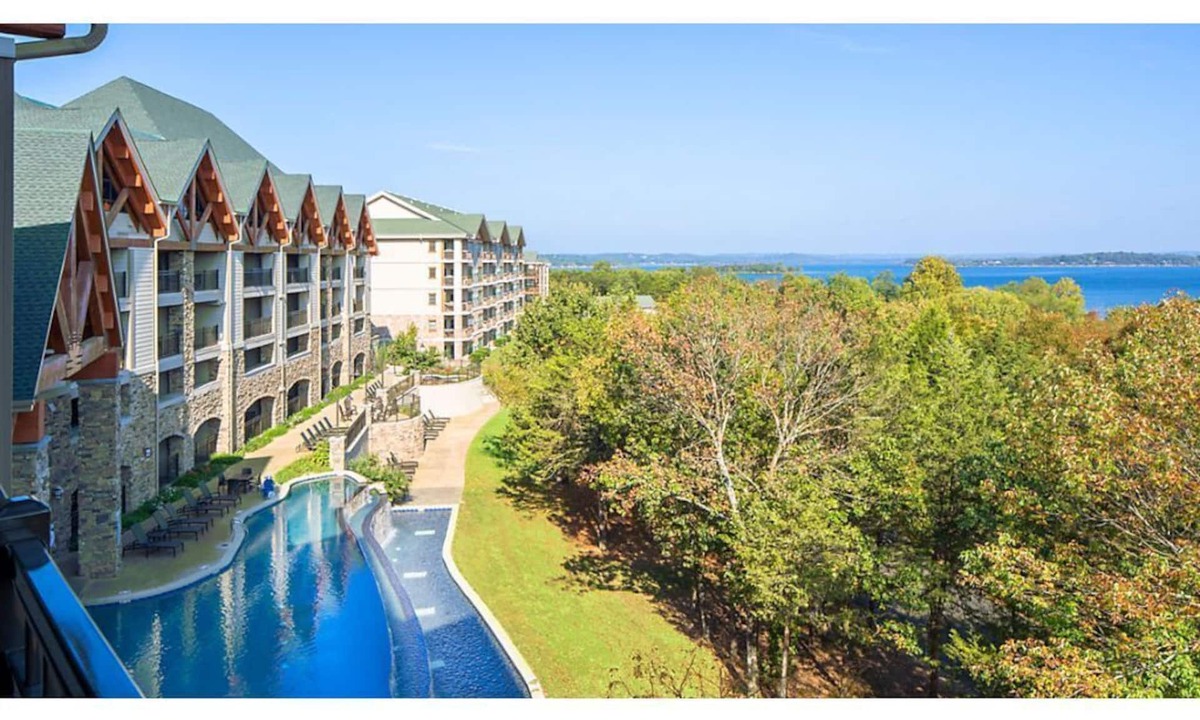 Big Cedars Villa | Luxurious Paradise Point 3BR Lodge-style Villa, with loft, on Table Rock lake
