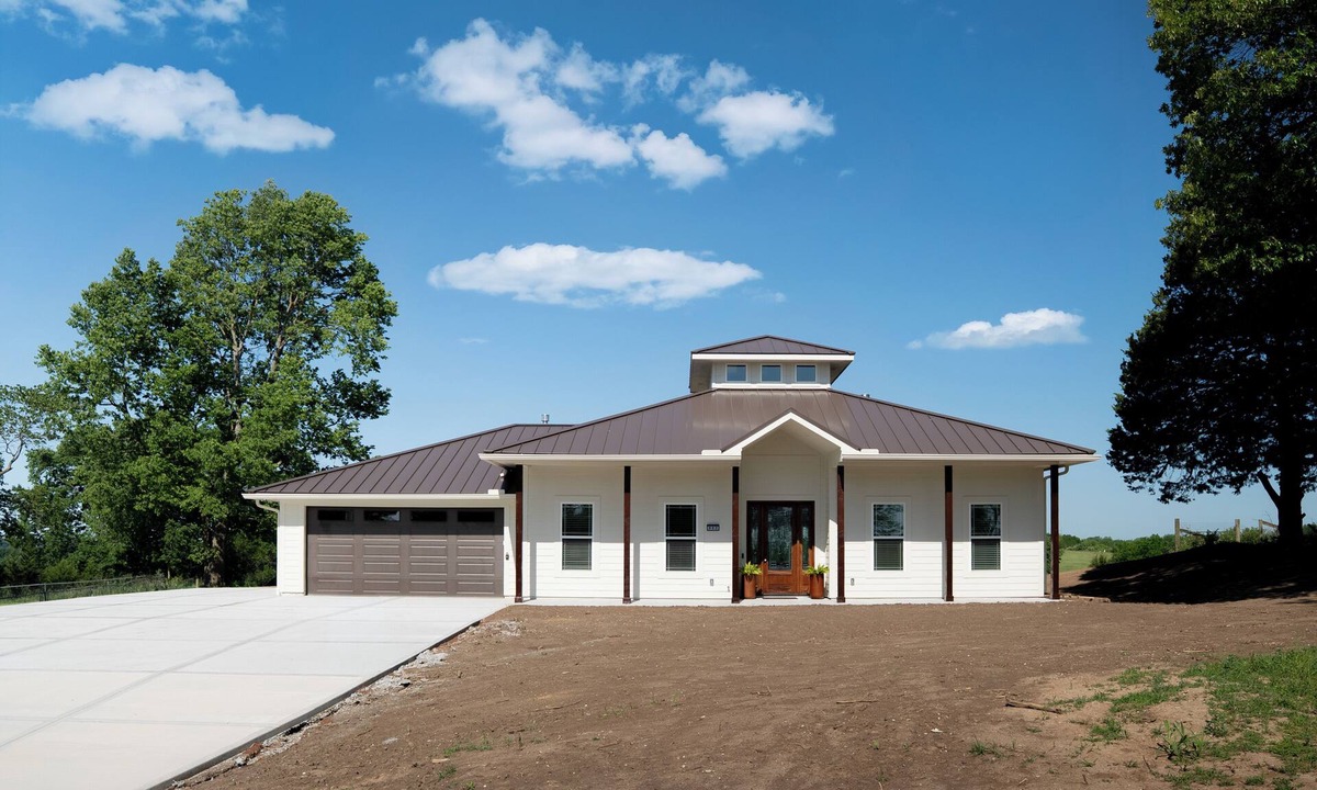 Smithville House | Luxury 3BR/2BA retreat in Smithville with stunning views, high-end finishes, covered patio, 2-car garage, RV/boat parking, and EV charger—walk to Nan’s Berry Farm. Sleeps 8.
