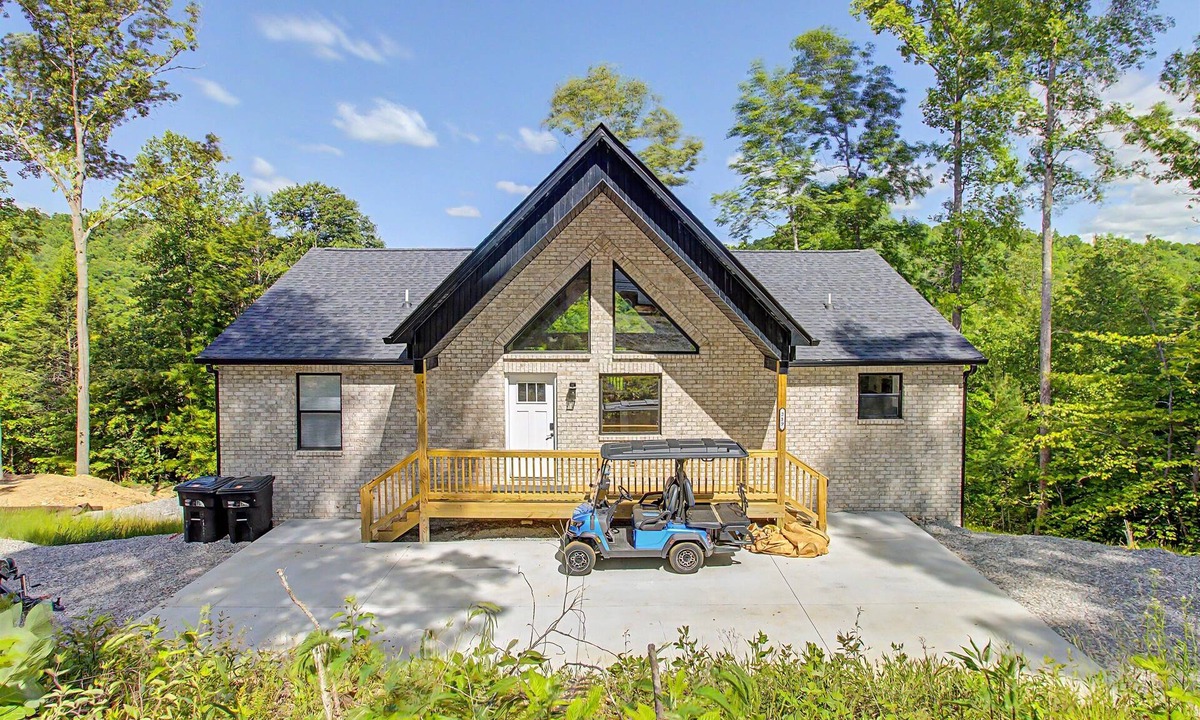 La Follette House | Luxury 6-Bedrm Mountain Lake Retreat with dock slip, Sleeps 18|