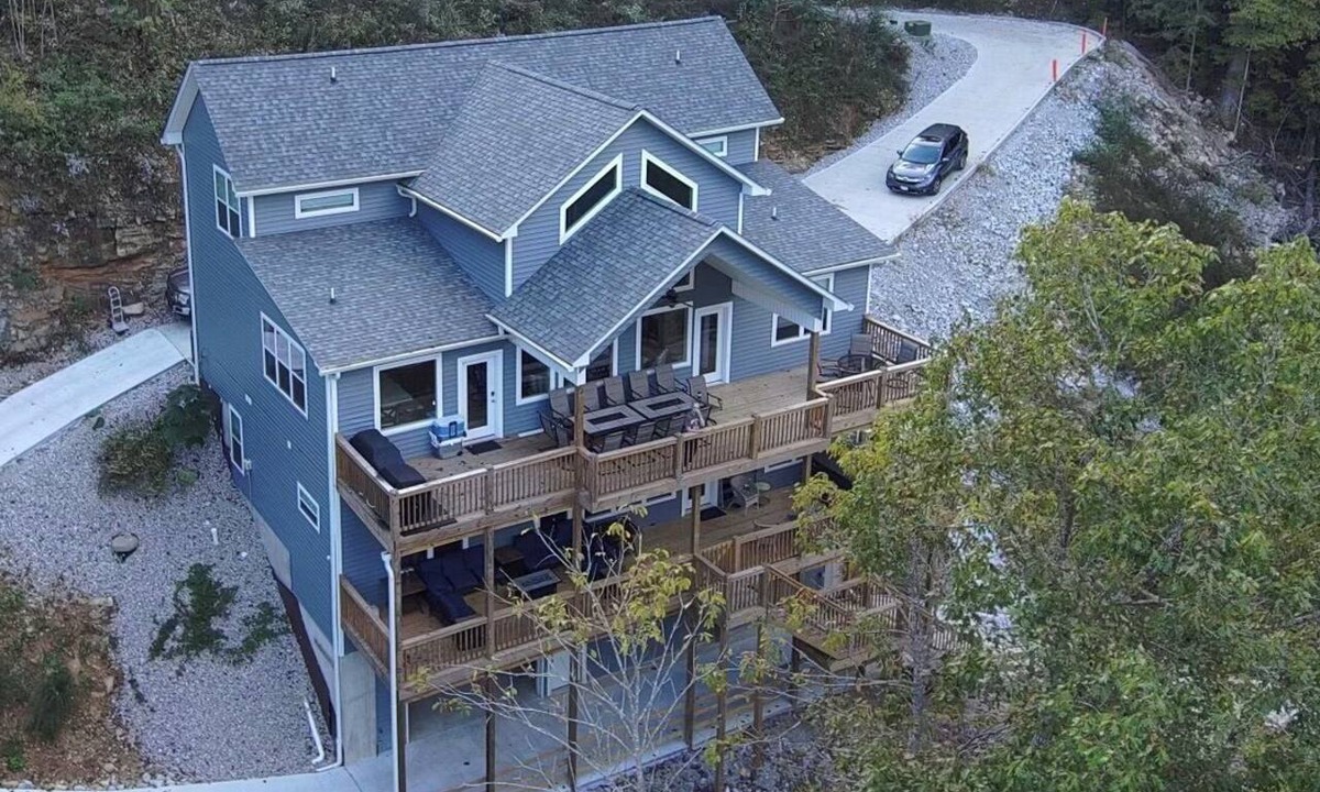 Caryville House | Luxury 9BR Norris Lakefront home. Party on the Docs, 2 Story Dock/Slide/Hot tub.