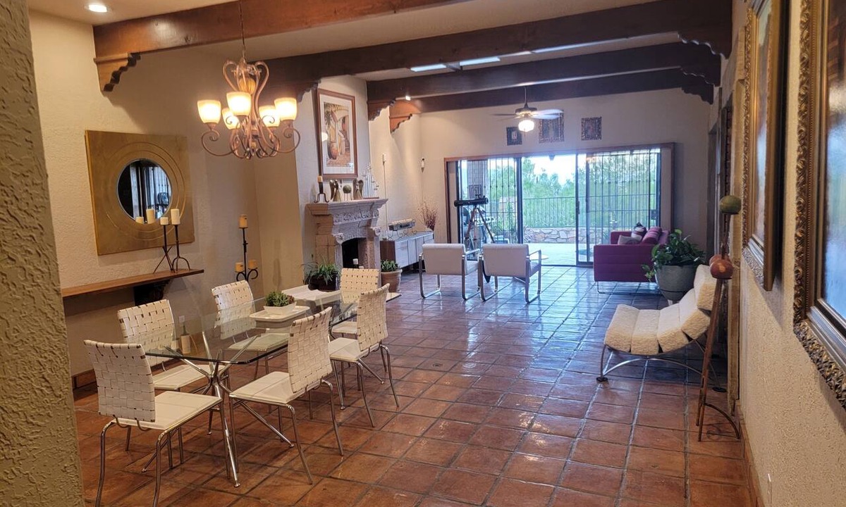 Biggs Field Condo | LUXURY CONDO NEAR SHOPS, I10, RESTAURANTS WITH 4 QUEEN BEDS GREAT VIEW.