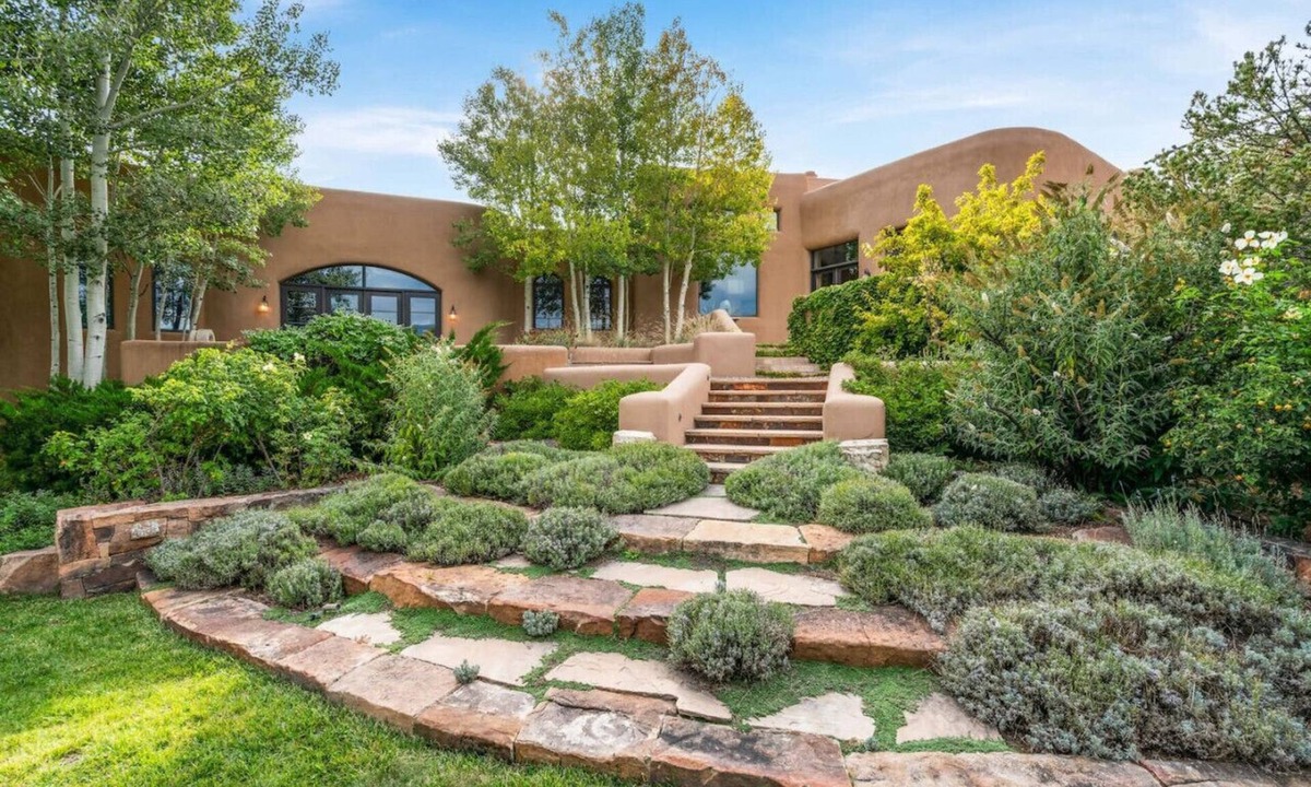 Northeast Santa Fe Villa | Luxury Estate w/Hot Tub & Casita
