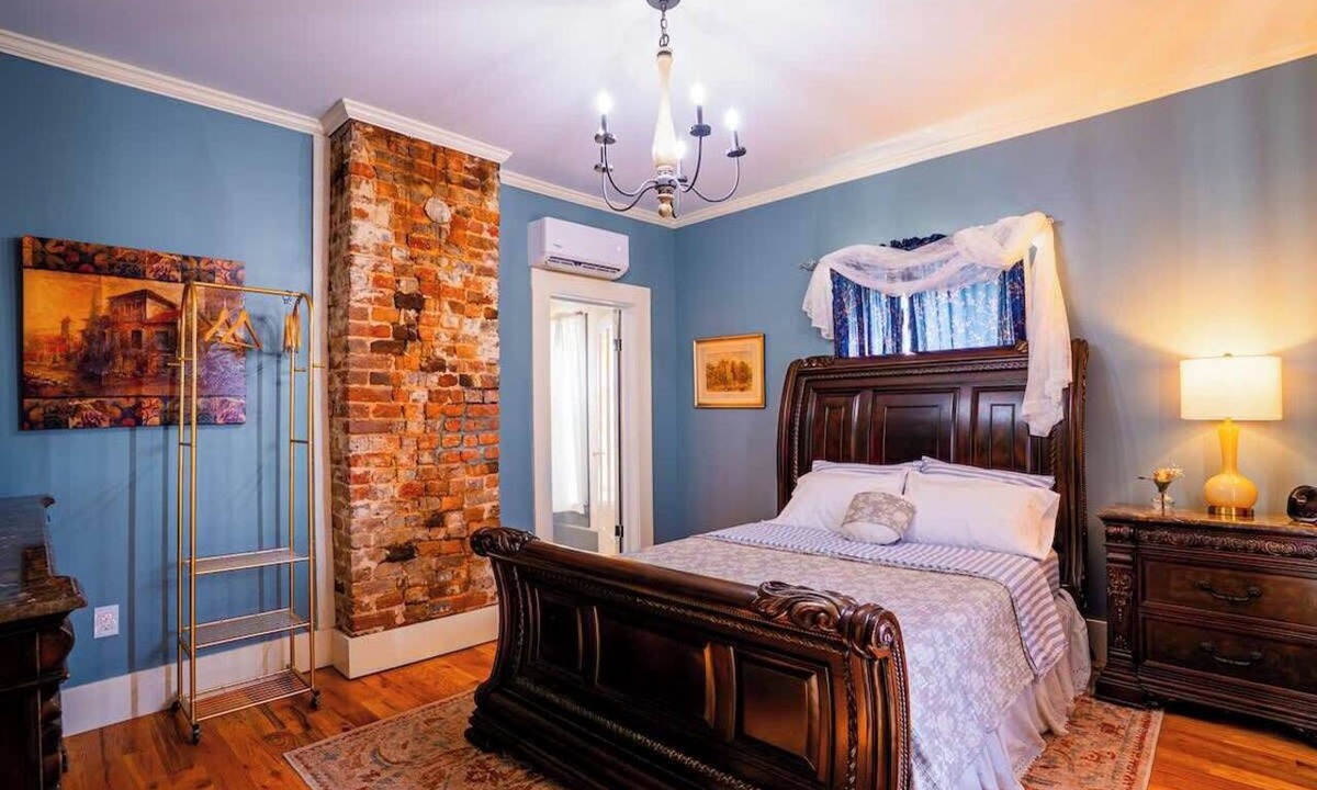 Maryville House | Luxury Historic Suite with Private Indoor Sauna & En-Suite