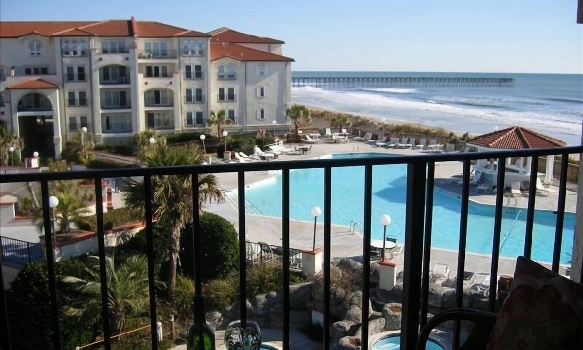 North Topsail Beach Condo | Luxury Oceanfront Villa Capriani/4 Pools/Hot Tub/Wifi/Unbeatable Views/3rd Floor