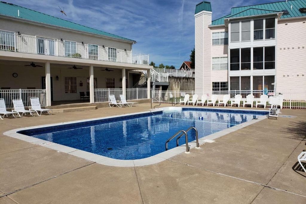 Branson House | Meadow Ridge 3 King Suites 8-6