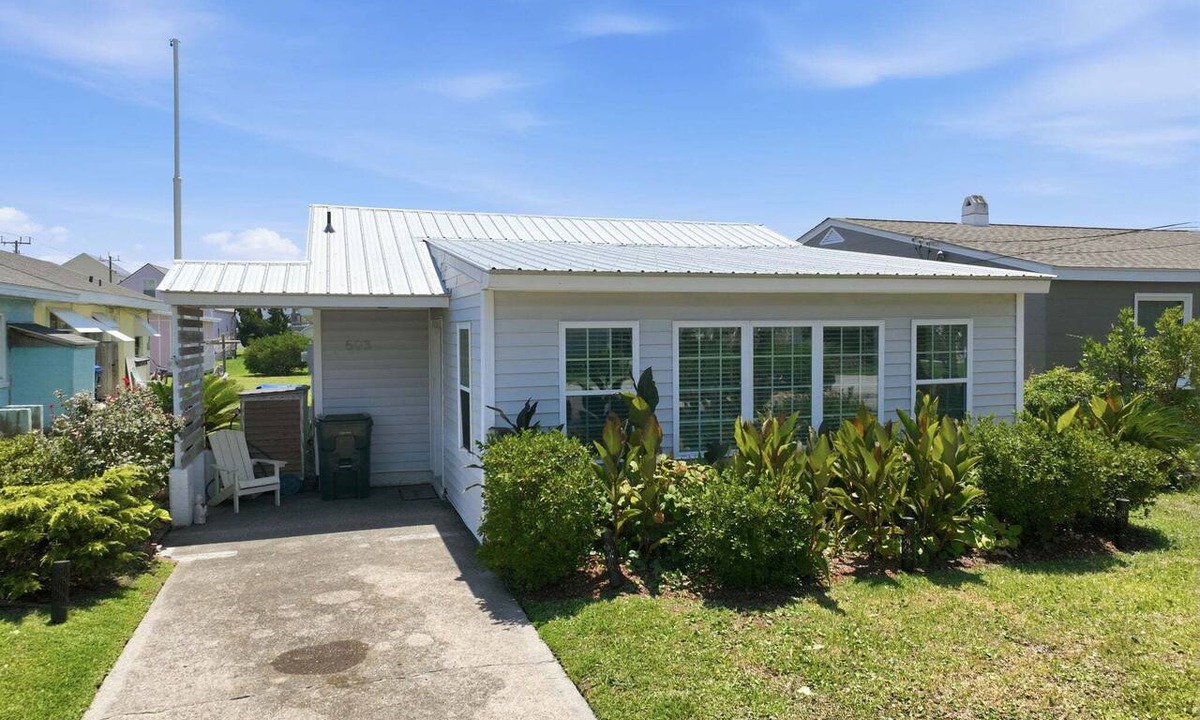 Atlantic Beach Cottage | Mermaid Cove: Minutes to beach